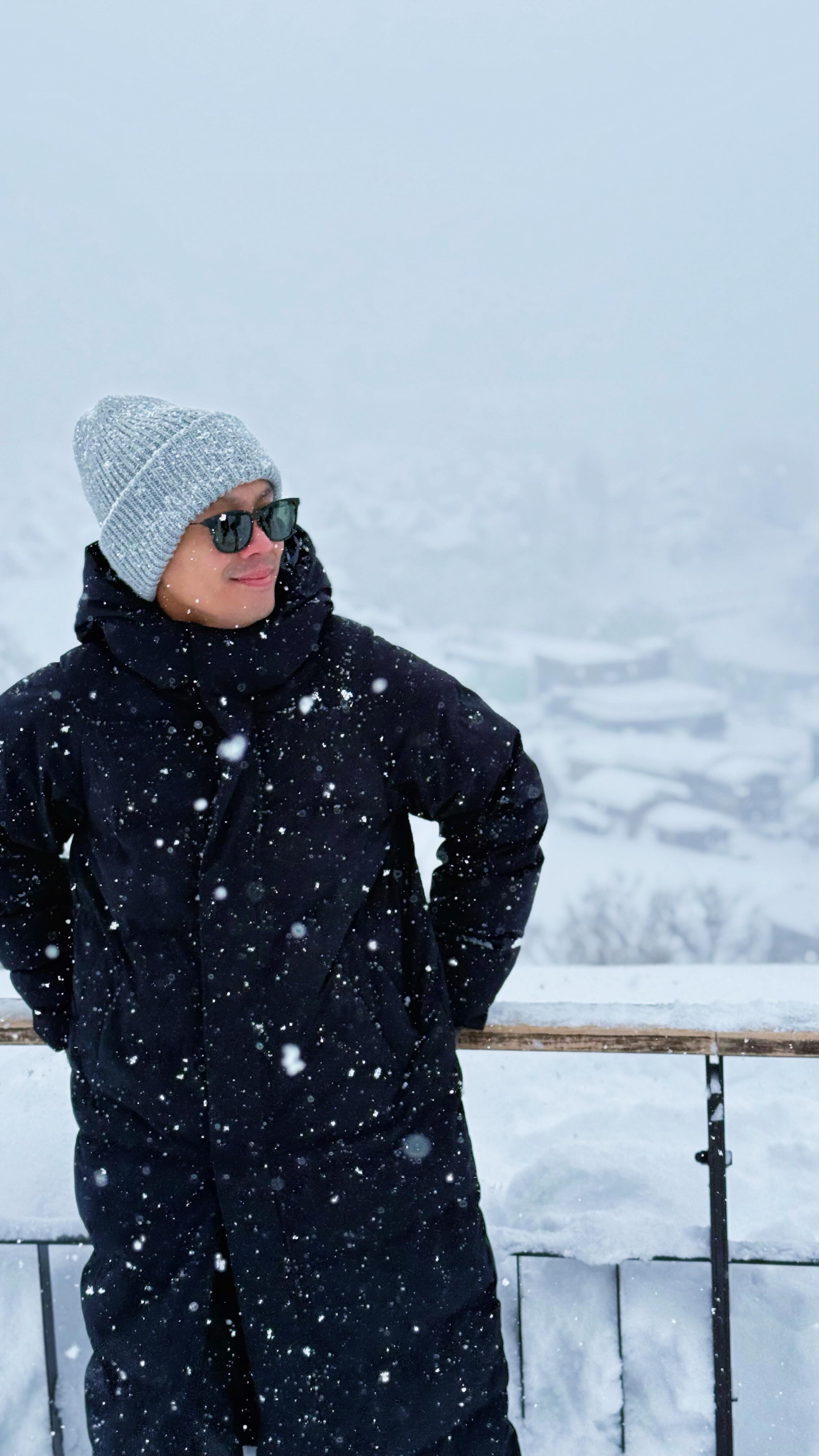 Full winter experience in Shirakawa-go. Almost zero visibility from the observation deck. ❄️

If you’re planning to visit Shirakawa-go, don’t forget to use my discount codes on these travel apps to save on hotels, tours, and activities:
☃️ Agoda: MARXAGODA | MARXACTIVITY
☃️ Klook: MARXTERMINDKLOOK
☃️ Get Your Guide: MARXTERMIND10

shirakawa-go travel | shirakawa-go winter trip | shirakawa-go view deck

#marxtermindtravels #travelwithmarx