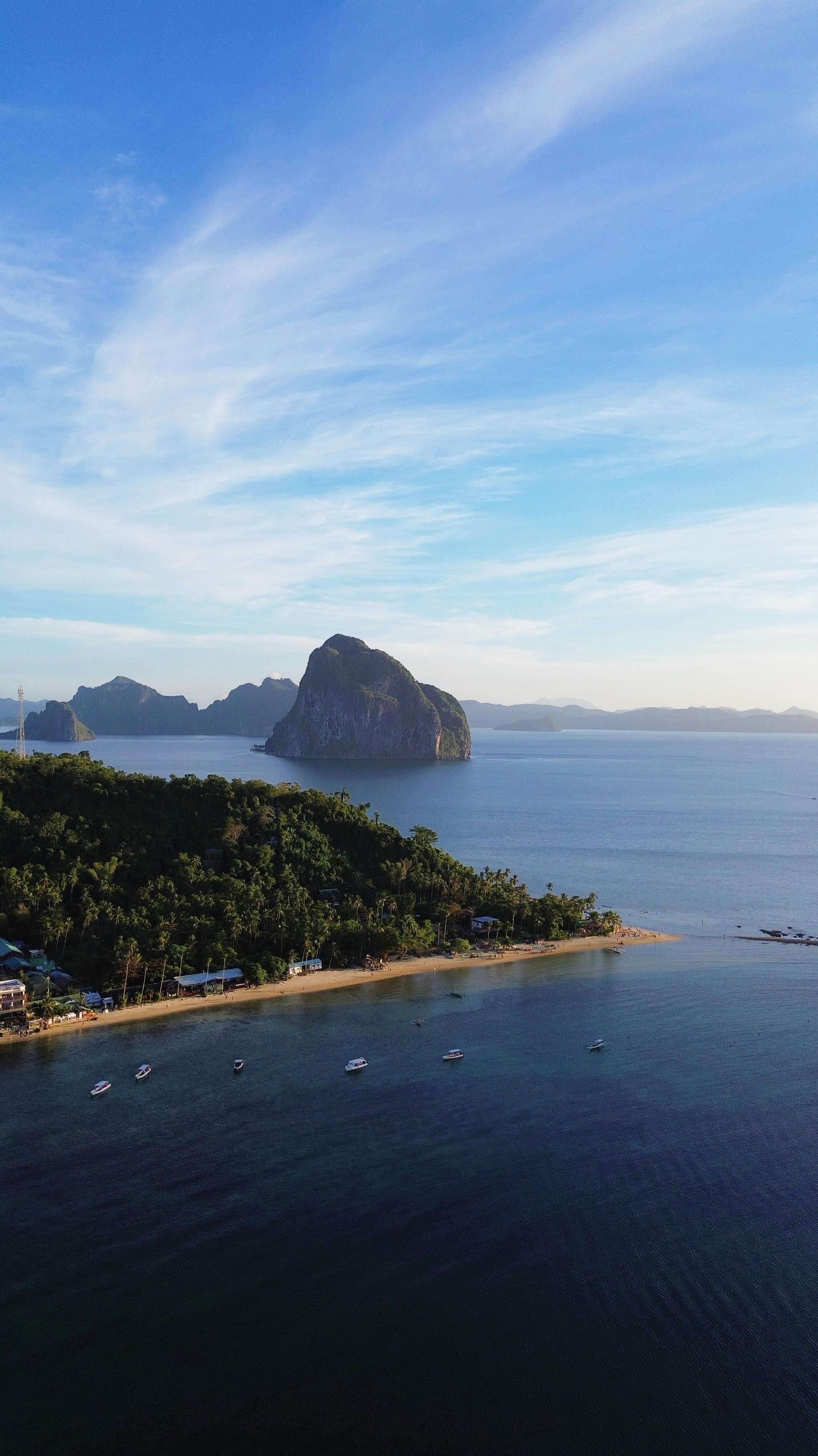 This was the view after flying my drone over Vanilla Beach. 😱

Planning a Palawan trip soon? Use my promo codes to save more on tours, activities, and hotels 
Agoda Hotels: MARXAGODA
Agoda Activities: MARXACTIVITY
Klook: MARXTERMINDKLOOK
Get Your Guide: MARXTERMIND10

el nido trip | vanilla beach el nido | el nido drone

#travelwithmarx