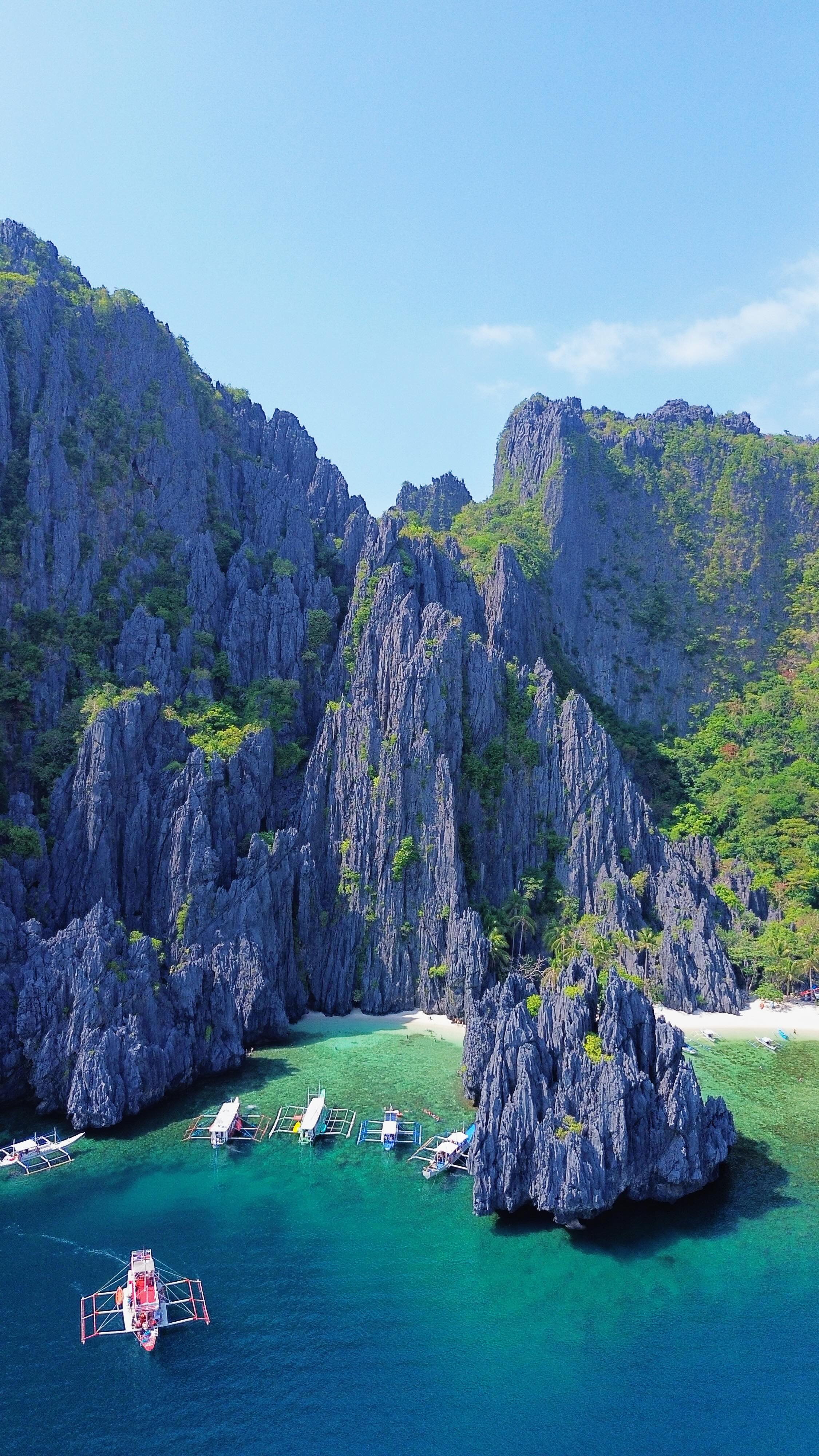 One of my favorite island tours in El Nido? Definitely Tour A!

This tour really has some of the best spots in El Nido:
📍 Seven Commandos Beach
📍 Big Lagoon
📍 Shimizu Island
📍 Secret Lagoon

Booked this online for only ₱945 per person instead of ₱1,200 if you book direct from travel agencies.

If you’re planning your El Nido trip, don’t forget to check online deals first so you can save more on tours, activities, and hotels 

My promo codes:
Agoda Hotels: MARXAGODA
Agoda Activities: MARXACTIVITY
Klook: MARXTERMINDKLOOK
Get Your Guide: MARXTERMIND10

el nido | el nido tour a | el nido palawan

#travelwithmarx