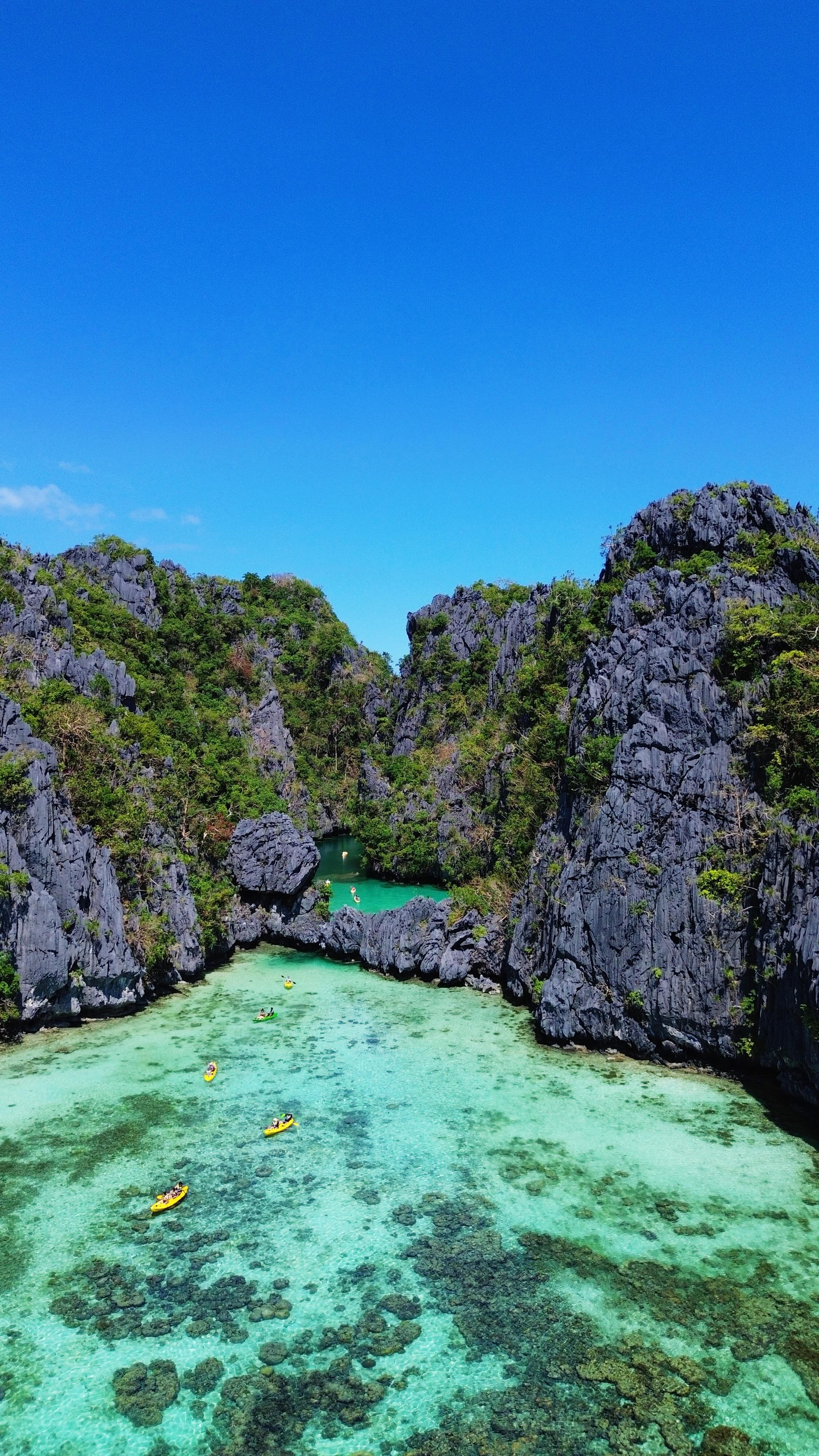 For our second day of island hopping in El Nido, we chose one of the less famous routes, which is the Tour D. 

Hindi masyadong crowded sa bawat stop so mas may time kami to enjoy yung activity and the sceneries.

If you’re planning to join Tour D as well, here are the places we visited during the tour.
📍Small Lagoon
📍Serenity Beach
📍Cadlao Lagoon
📍Snorkeling Spot
📍Paradise Beach

Don’t forget to use my promo codes to save more on tours, activities, and hotels 
🔖 Agoda Hotels: MARXAGODA
🔖 Agoda Activities: MARXACTIVITY
🔖 Klook: MARXTERMINDKLOOK
🔖 Get Your Guide: MARXTERMIND10

el nido tour d | el nido palawan | el nido itinerary

#travelwithmarx