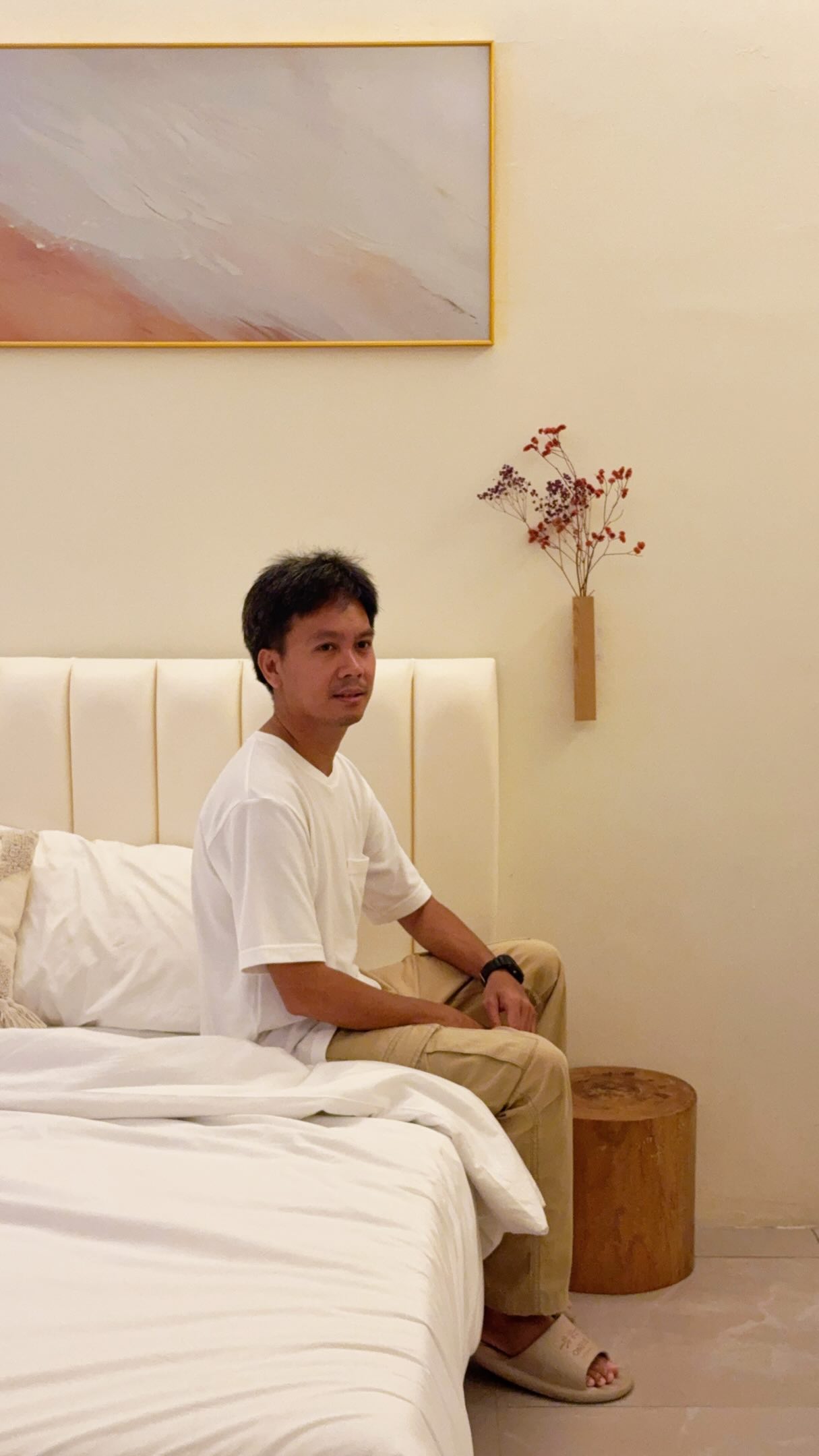 When your hotel is affordable, comfortable, and in a great location, you know you found a good one. @one18boutiquehotel 
✔️ Self-service check in and check out
✔️ Convenient location
✔️ Affordable room rates
✔️ Clean, comfy, and spacious rooms
✔️ Open bath tub
✔️ Attentive and helpful staff

Would you stay here on your next KL trip?

#one18boutiquehotel #klhotel #kualalumpur #travelwithmarx