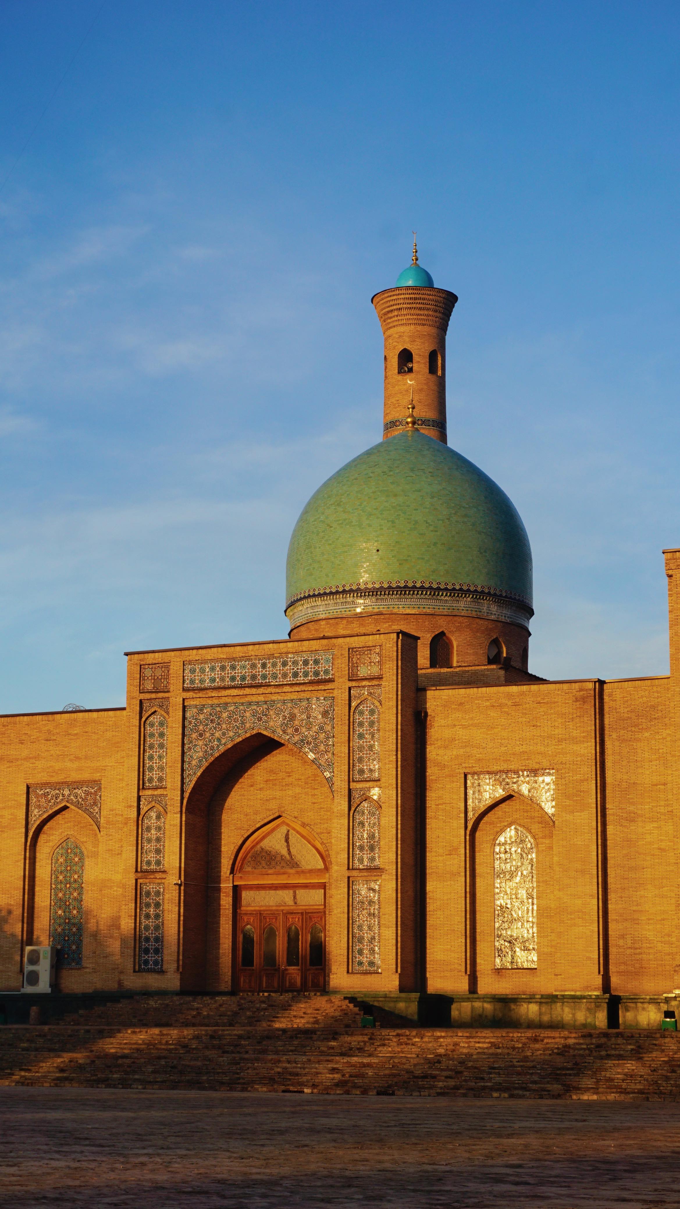 If you’re planning to explore Tashkent, Uzbekistan on your own, here’s a DIY itinerary you can follow! These are the top tourist spots in Tashkent that I was able to visit in just one day. Pin these places on Google Maps to help plan your trip:
📍 Amir Temur Square
📍 State Museum of the Temurids
📍 State Museum of the History of Uzbekistan
📍 Minor Mosque
📍 Hazrati Imam complex
📍 Tashkent City Park

Tashkent Metro Stations to see for its architecture:
🚊 Alisher Navoi
🚊 Yunus Rajabiy
🚊 Kosmonavtlar

👉🏼 Enjoy extra discounts on activities with these codes:
☑️ Klook: MARXTERMINDKLOOK
☑️ Get Your Guide: MARXTERMIND10

Tashkent day tour | where to go in Tashkent | places to visit in Tashkent

#marxtermindtravels