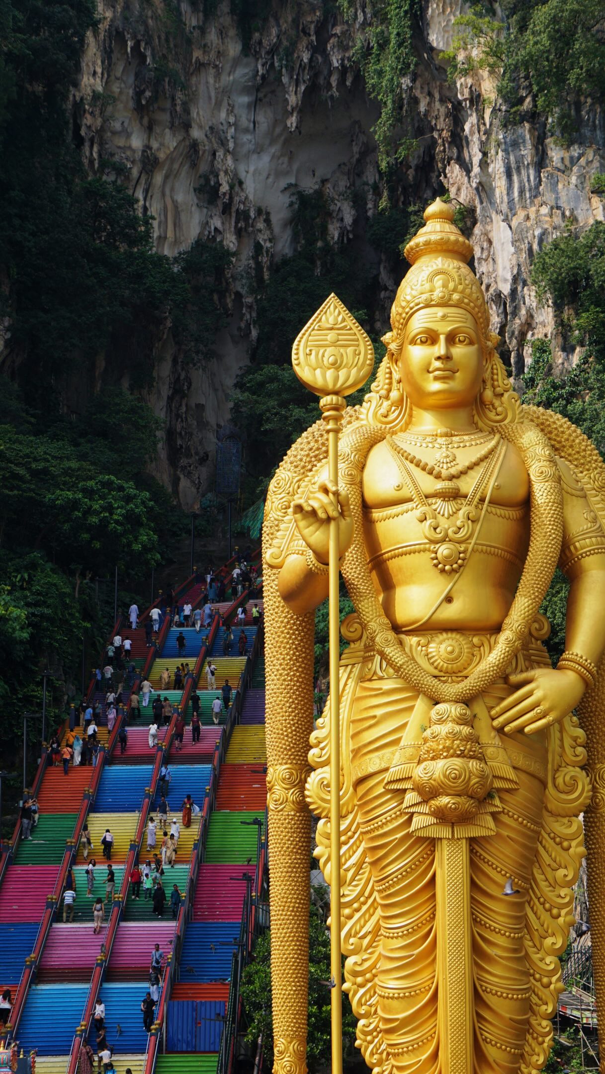 Kembali lagi ke Malaysia! 

Spent my first full day in Kuala Lumpur checking out some of the city’s most iconic landmarks.
📍Batu Caves
📍Menara Kuala Lumpur
📍Petronas Twin Towers

What’s on your KL itinerary?

Enjoy extra discounts with my promo codes:
• Agoda Hotels: 𝗠𝗔𝗥𝗫𝗔𝗚𝗢𝗗𝗔
• Agoda Activities: 𝗠𝗔𝗥𝗫𝗔𝗖𝗧𝗜𝗩𝗜𝗧𝗬
• Klook: 𝗠𝗔𝗥𝗫𝗧𝗘𝗥𝗠𝗜𝗡𝗗𝗞𝗟𝗢𝗢𝗞

How to claim promo codes?
🔖 Agoda: Go to Deals/Coupons → enter my promo code → tap ☑️ to apply
🔖 Klook: Go to Account → Promo Codes → enter my promo code → tap Redeem

malaysia itinerary | kuala lumpur tourist spots | kuala lumpur places to visit

#travelwithmarx